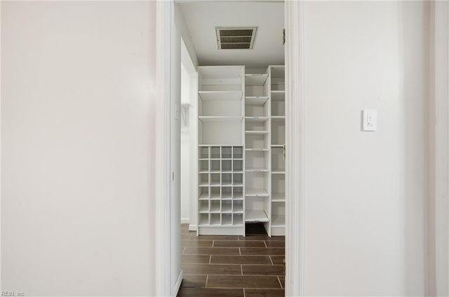 2252 Dunbarton DR, Chesapeake, VA 23325