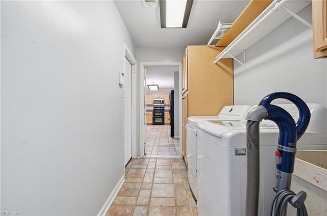 2252 Dunbarton DR, Chesapeake, VA 23325