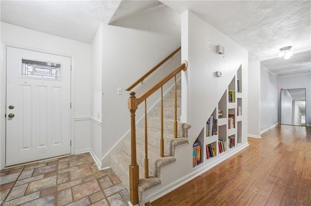 2252 Dunbarton DR, Chesapeake, VA 23325