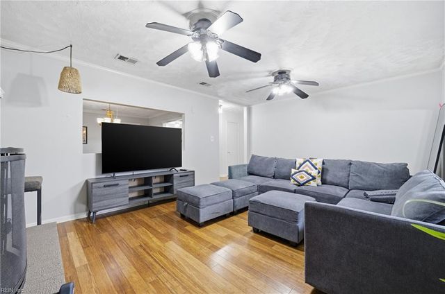 2252 Dunbarton DR, Chesapeake, VA 23325