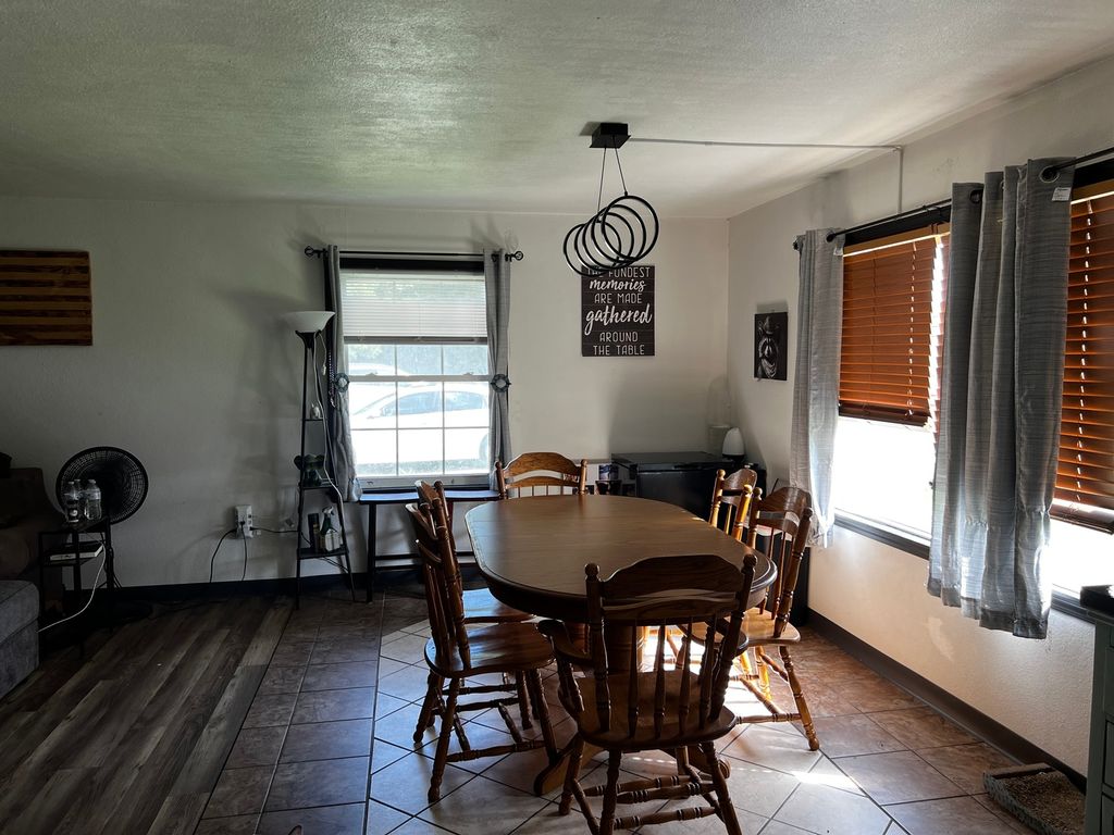 Image 17 of property listing at 10585 N Il Highway 142 Highway, Mt Vernon, IL 62864
