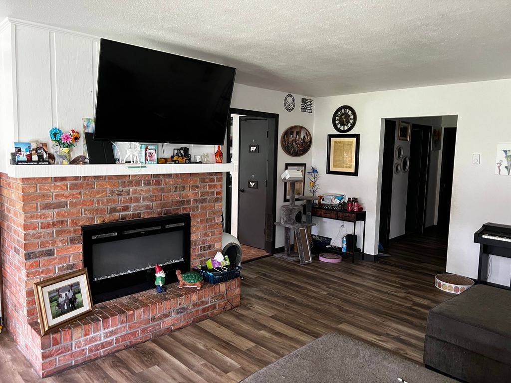 Image 19 of property listing at 10585 N Il Highway 142 Highway, Mt Vernon, IL 62864