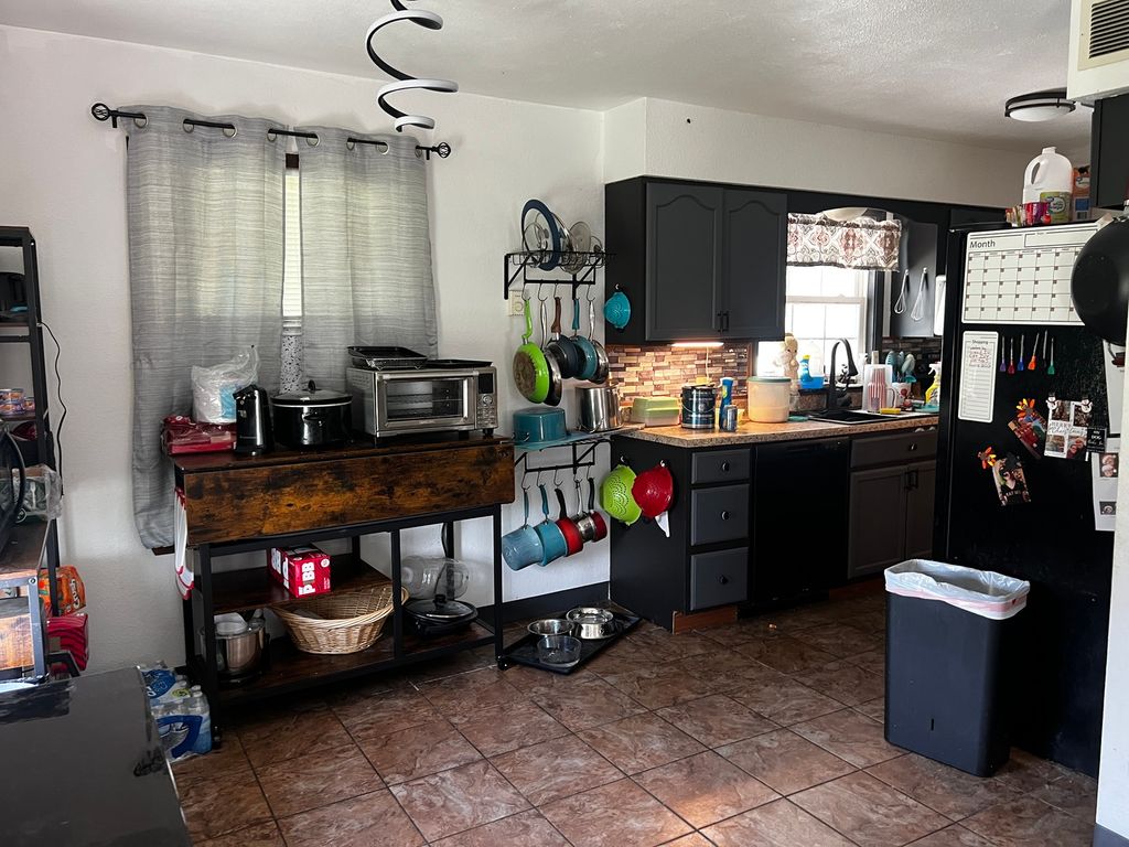 Image 27 of property listing at 10585 N Il Highway 142 Highway, Mt Vernon, IL 62864