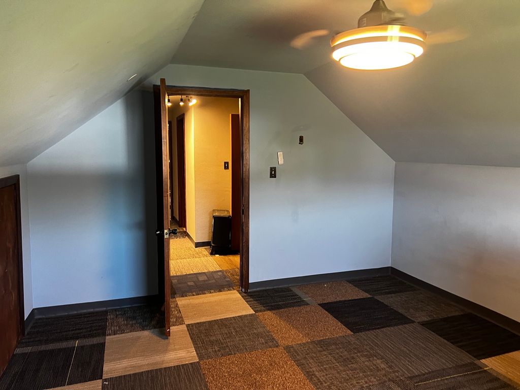 Image 28 of property listing at 10585 N Il Highway 142 Highway, Mt Vernon, IL 62864