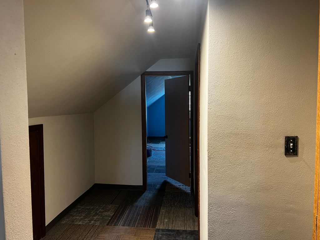 Image 30 of property listing at 10585 N Il Highway 142 Highway, Mt Vernon, IL 62864