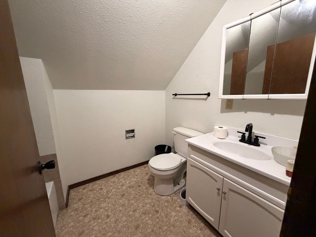 Image 33 of property listing at 10585 N Il Highway 142 Highway, Mt Vernon, IL 62864