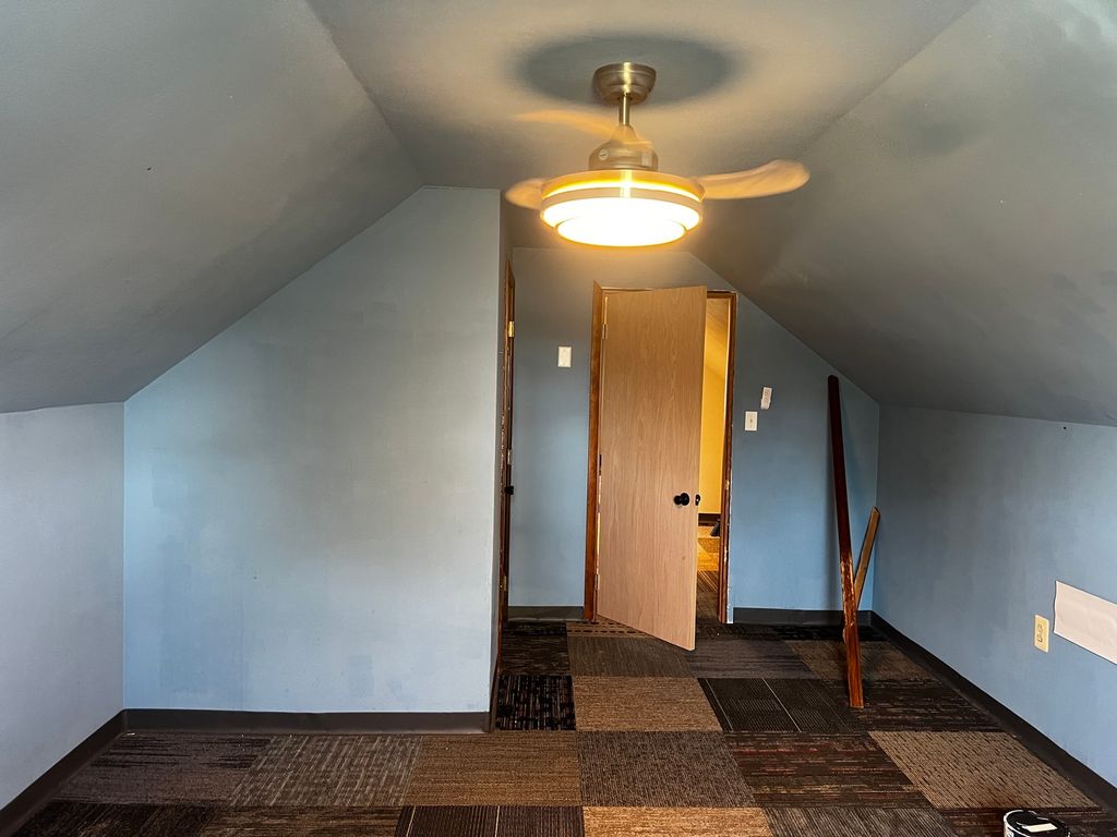 Image 34 of property listing at 10585 N Il Highway 142 Highway, Mt Vernon, IL 62864