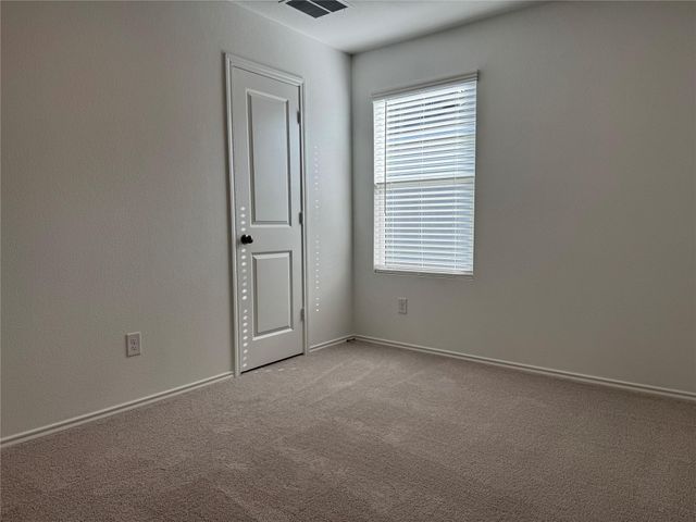 242 Kings Row LN, Jarrell, TX 76537