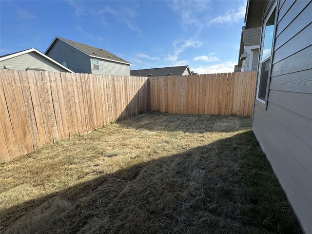 242 Kings Row LN, Jarrell, TX 76537