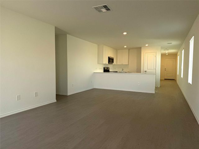 242 Kings Row LN, Jarrell, TX 76537