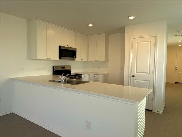 242 Kings Row LN, Jarrell, TX 76537