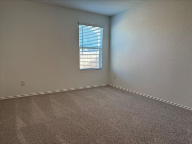 242 Kings Row LN, Jarrell, TX 76537