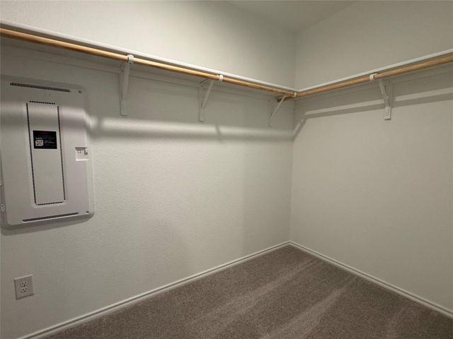 242 Kings Row LN, Jarrell, TX 76537