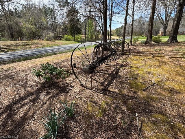 3932 Piney Mountain Road, Walnut Cove, NC 27052