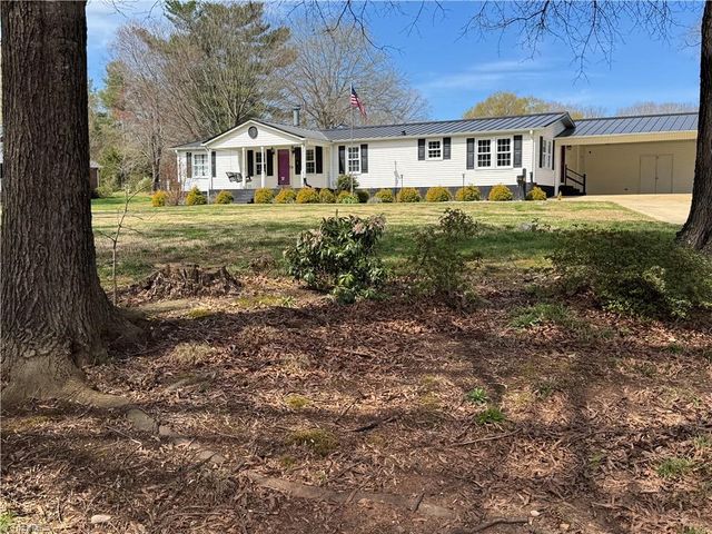 3932 Piney Mountain Road, Walnut Cove, NC 27052