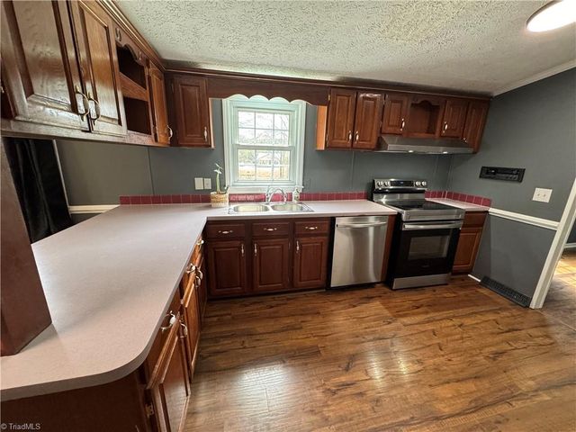 3932 Piney Mountain Road, Walnut Cove, NC 27052