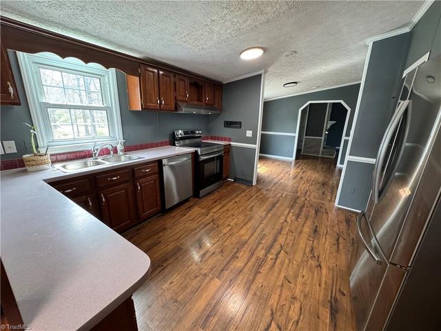 3932 Piney Mountain Road, Walnut Cove, NC 27052