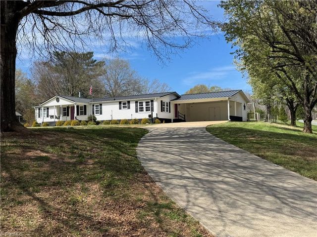 3932 Piney Mountain Road, Walnut Cove, NC 27052