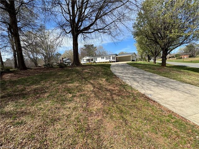 3932 Piney Mountain Road, Walnut Cove, NC 27052