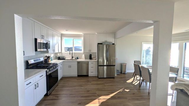 910 Skyline Drive, Daly City, CA 94015