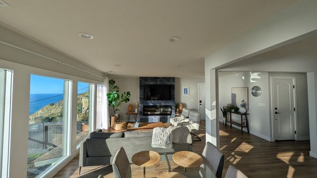 910 Skyline Drive, Daly City, CA 94015