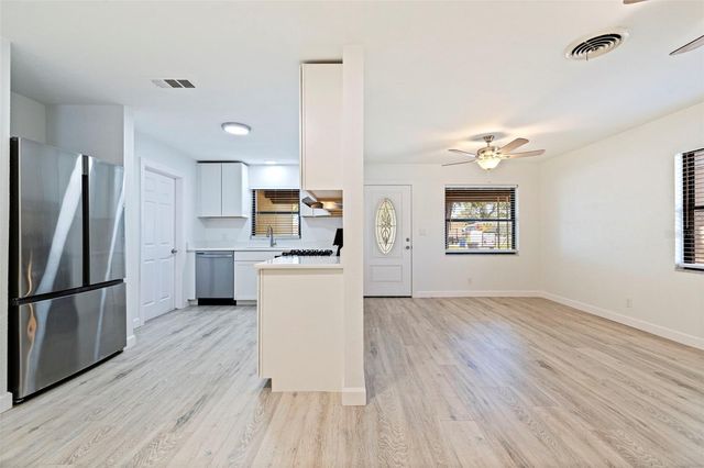 231 93RD AVENUE N, St Petersburg, FL 33702