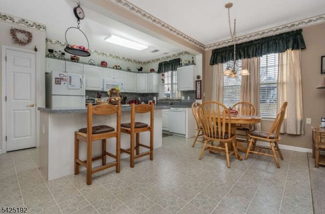 29 Victoria Dr, White Twp., NJ 07823