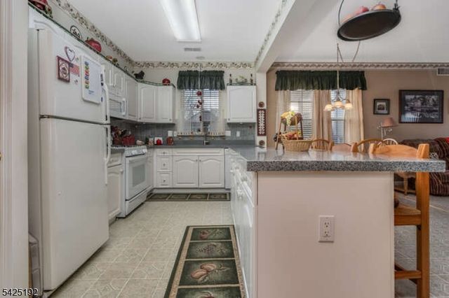 29 Victoria Dr, White Twp., NJ 07823