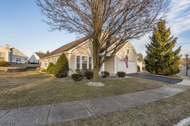 29 Victoria Dr, White Twp., NJ 07823
