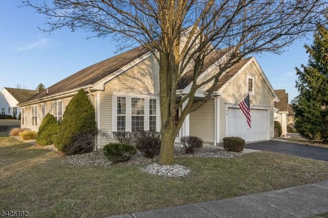 29 Victoria Dr, White Twp., NJ 07823