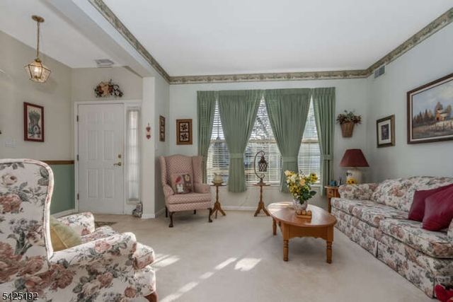 29 Victoria Dr, White Twp., NJ 07823