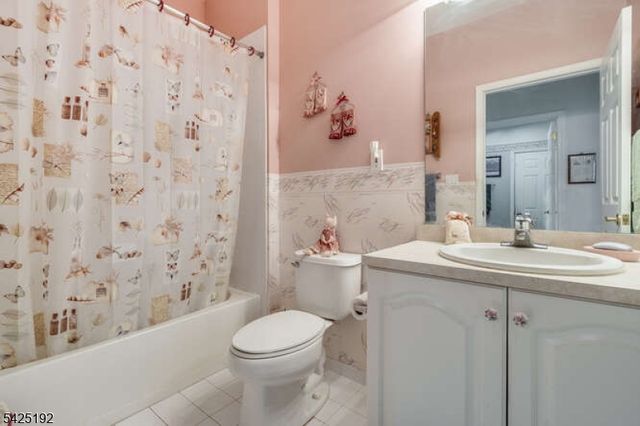 29 Victoria Dr, White Twp., NJ 07823