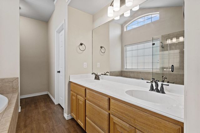 108 Ashlyn Court, Whitesboro, TX 76273