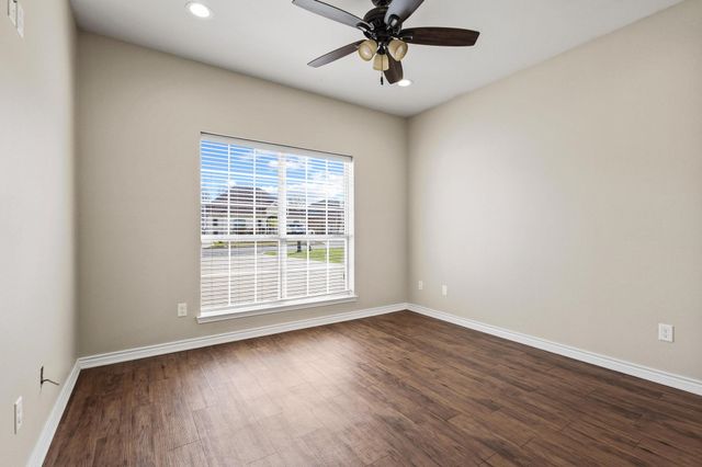 108 Ashlyn Court, Whitesboro, TX 76273