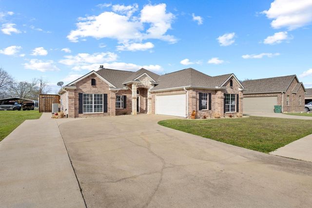 108 Ashlyn Court, Whitesboro, TX 76273