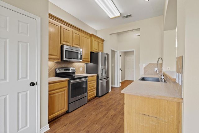 108 Ashlyn Court, Whitesboro, TX 76273