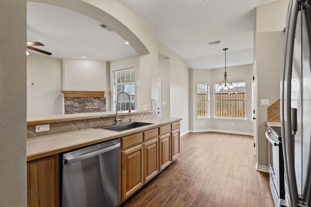 108 Ashlyn Court, Whitesboro, TX 76273