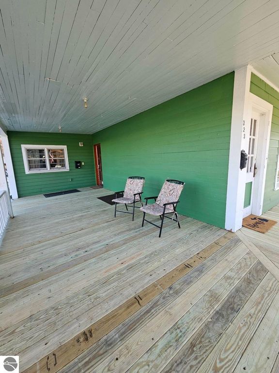 Image 4 of property listing at 323 W Wright Avenue, Shepherd, MI 48883