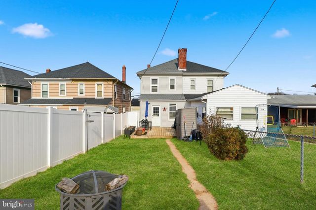 226 E MAPLE ST, Dallastown, PA 17313