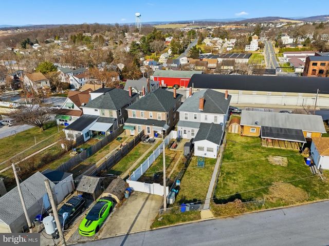 226 E MAPLE ST, Dallastown, PA 17313