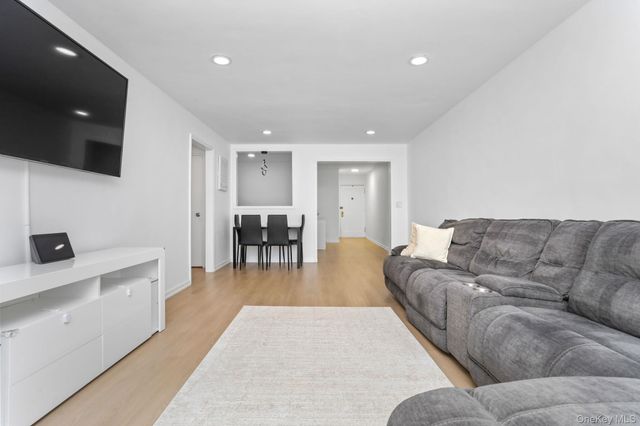 450 Pelham Road 1C, New Rochelle, NY 10805