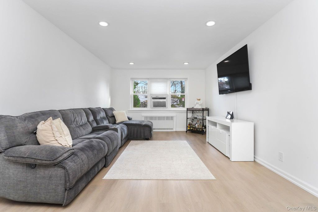 450 Pelham Road 1C, New Rochelle, NY 10805