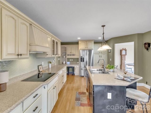 303 E Forest Place 13, Candler, NC 28715