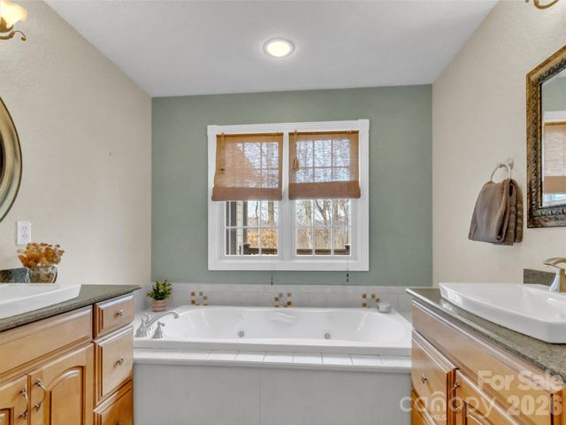 303 E Forest Place 13, Candler, NC 28715