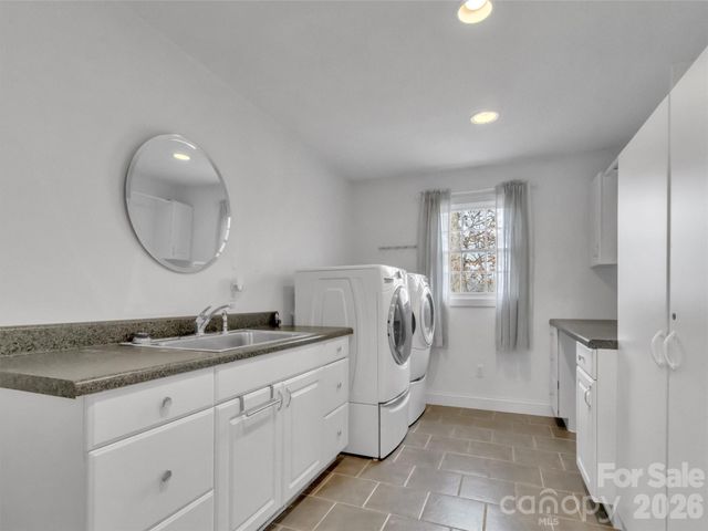 303 E Forest Place 13, Candler, NC 28715