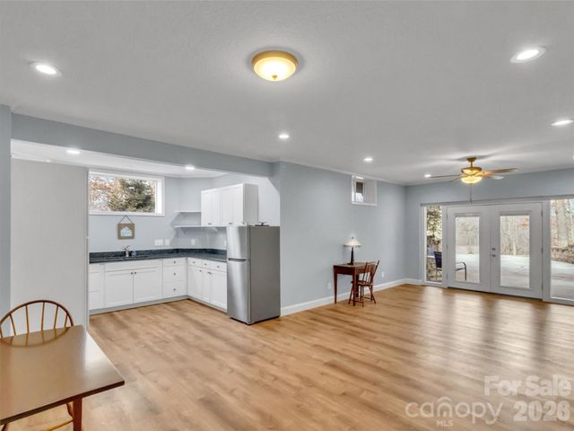 303 E Forest Place 13, Candler, NC 28715