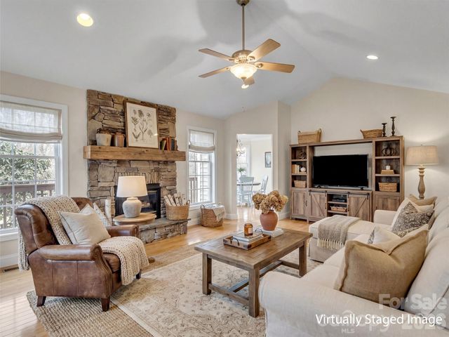 303 E Forest Place 13, Candler, NC 28715