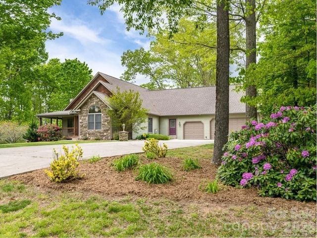 303 E Forest Place 13, Candler, NC 28715