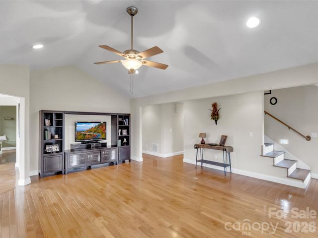 303 E Forest Place 13, Candler, NC 28715