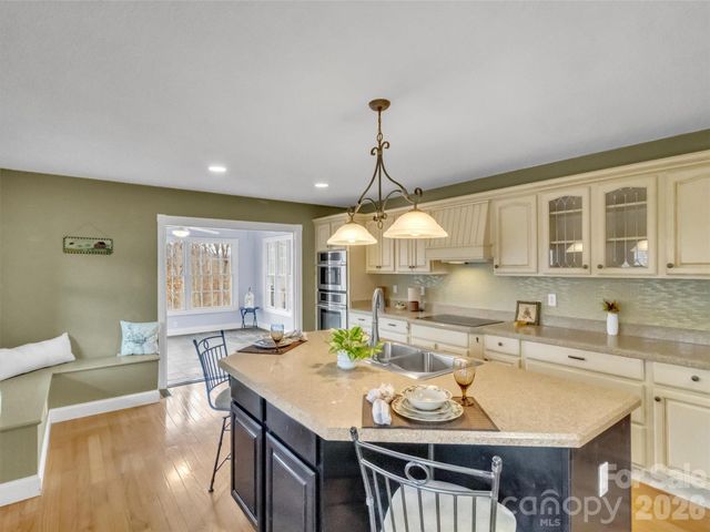 303 E Forest Place 13, Candler, NC 28715